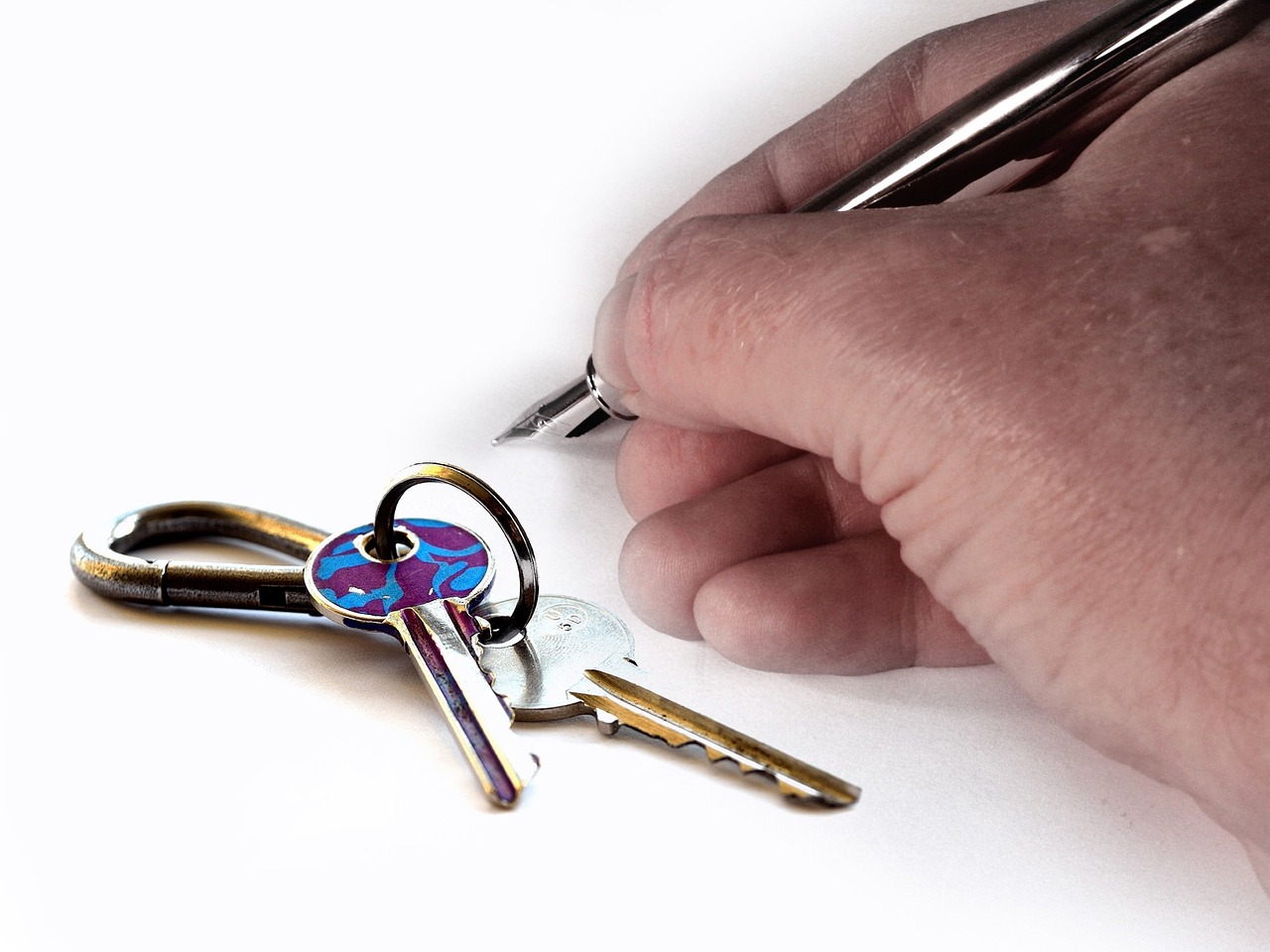 האם שוכר חייב לתת מפתח לבעל הבית?