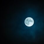 כמה שוקל הירח? | תשובות ויקי