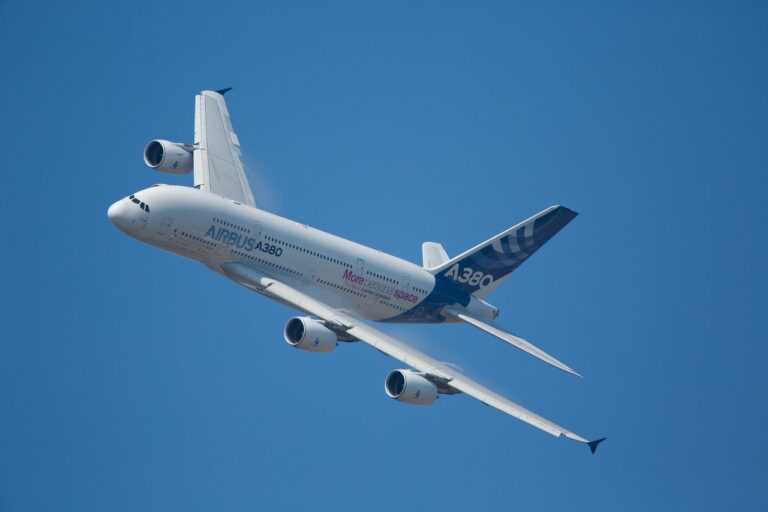 כמה שוקל איירבוס A380?