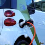 כיצד אפשר לחסוך עלויות בטעינת רכב חשמלי